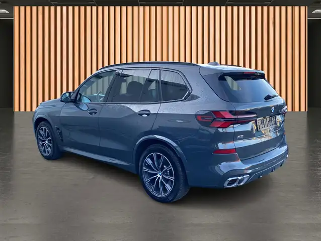BMW X5 X5 M view 9