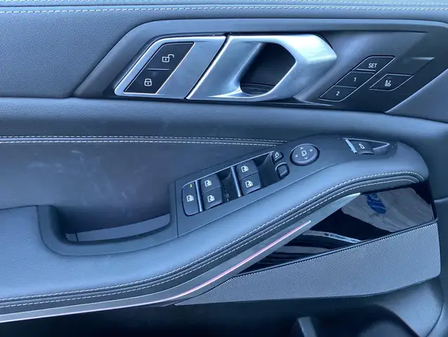 BMW X5 X5 M view 3