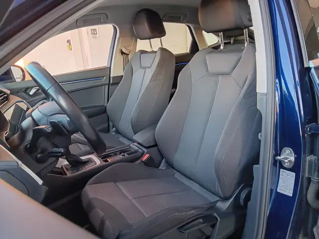 Audi Q3 view 10