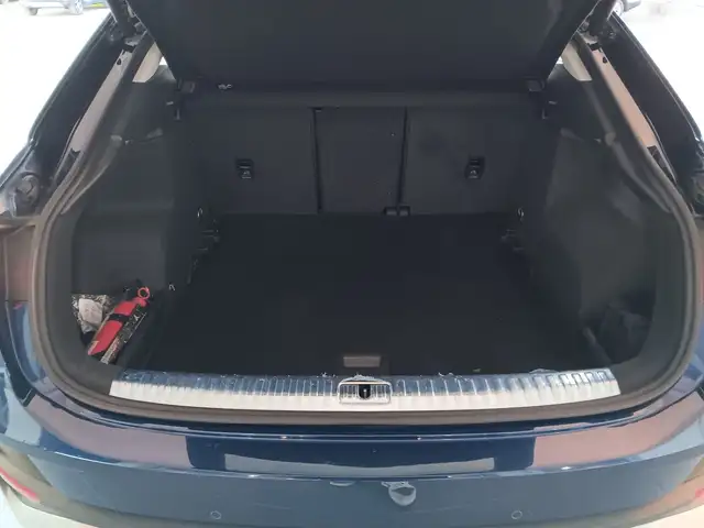 Audi Q3 view 12