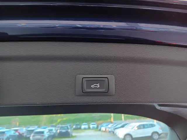 Audi Q3 view 13