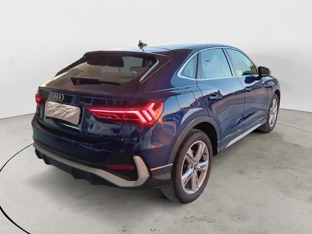 Audi Q3 view 5