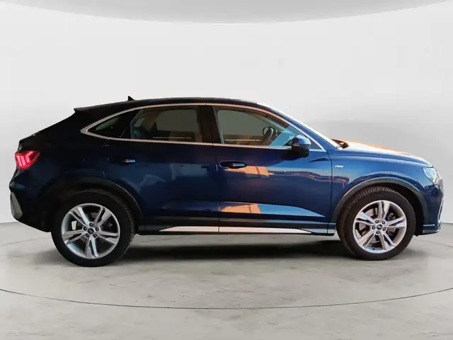 Audi Q3 view 6