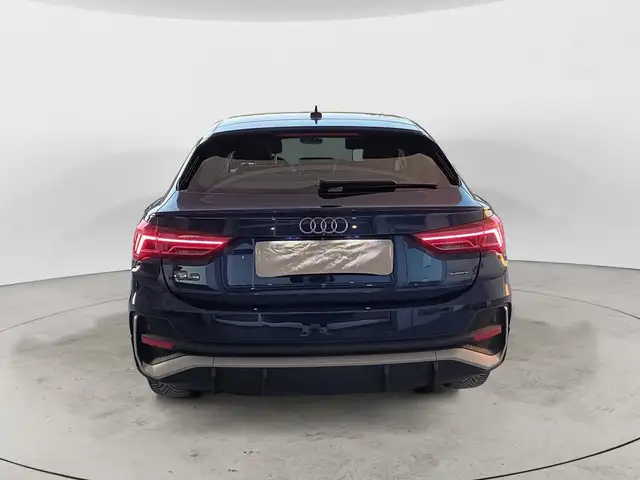 Audi Q3 view 4