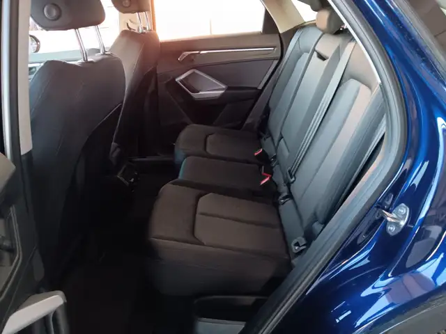 Audi Q3 view 11