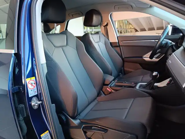 Audi Q3 view 14