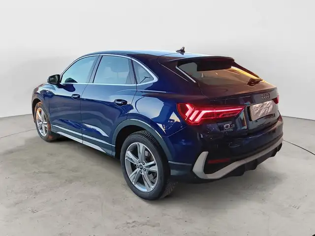 Audi Q3 view 3