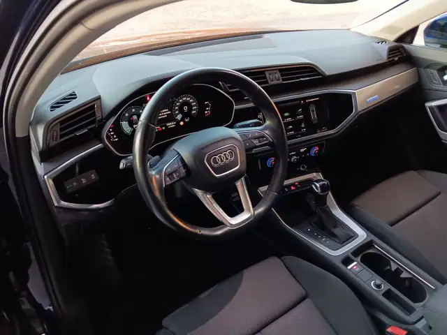 Audi Q3 view 9
