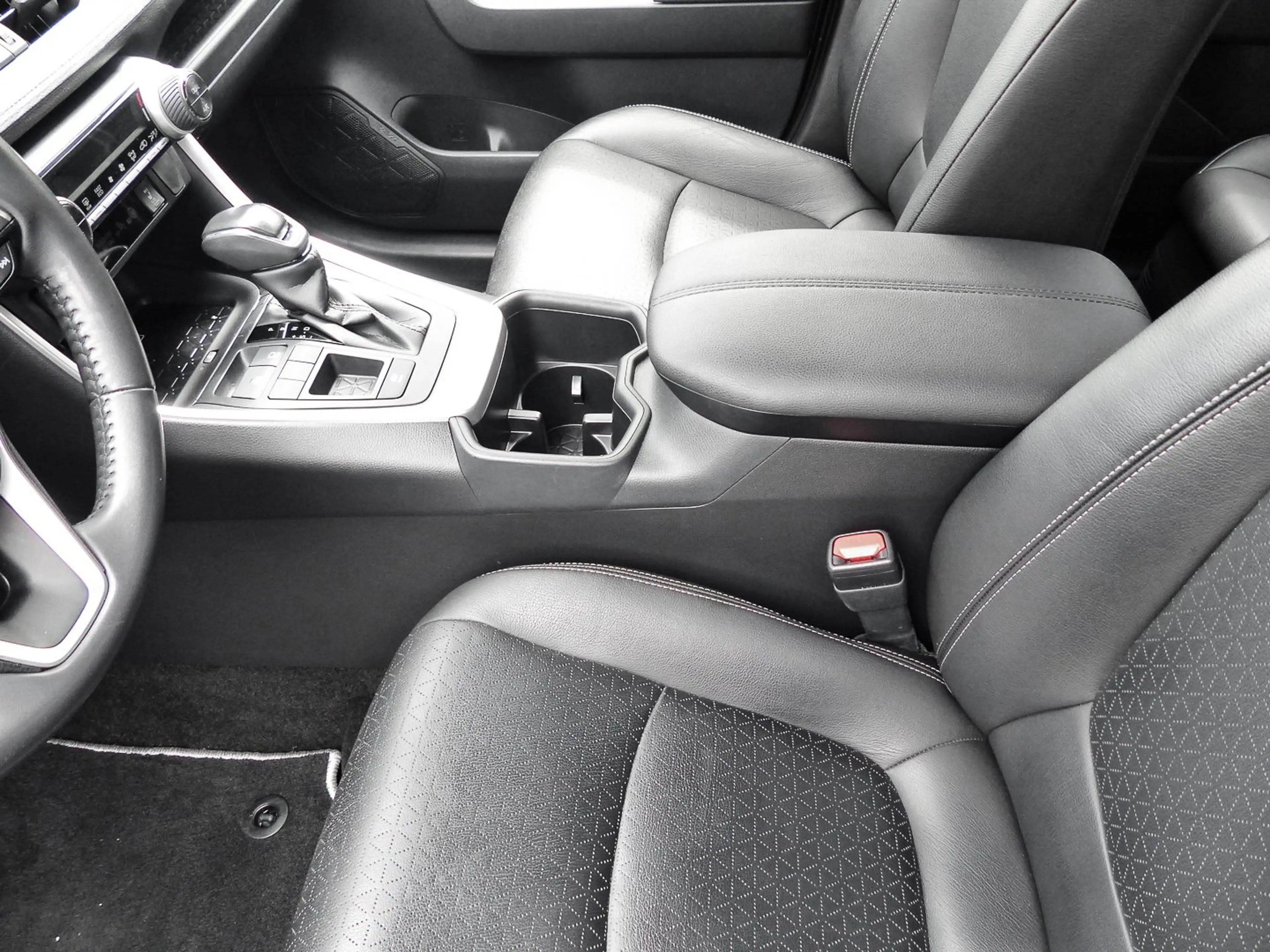 Toyota RAV 4 RAV4 2.5 Hybrid Kamera, el. Heckkl. — photo 12