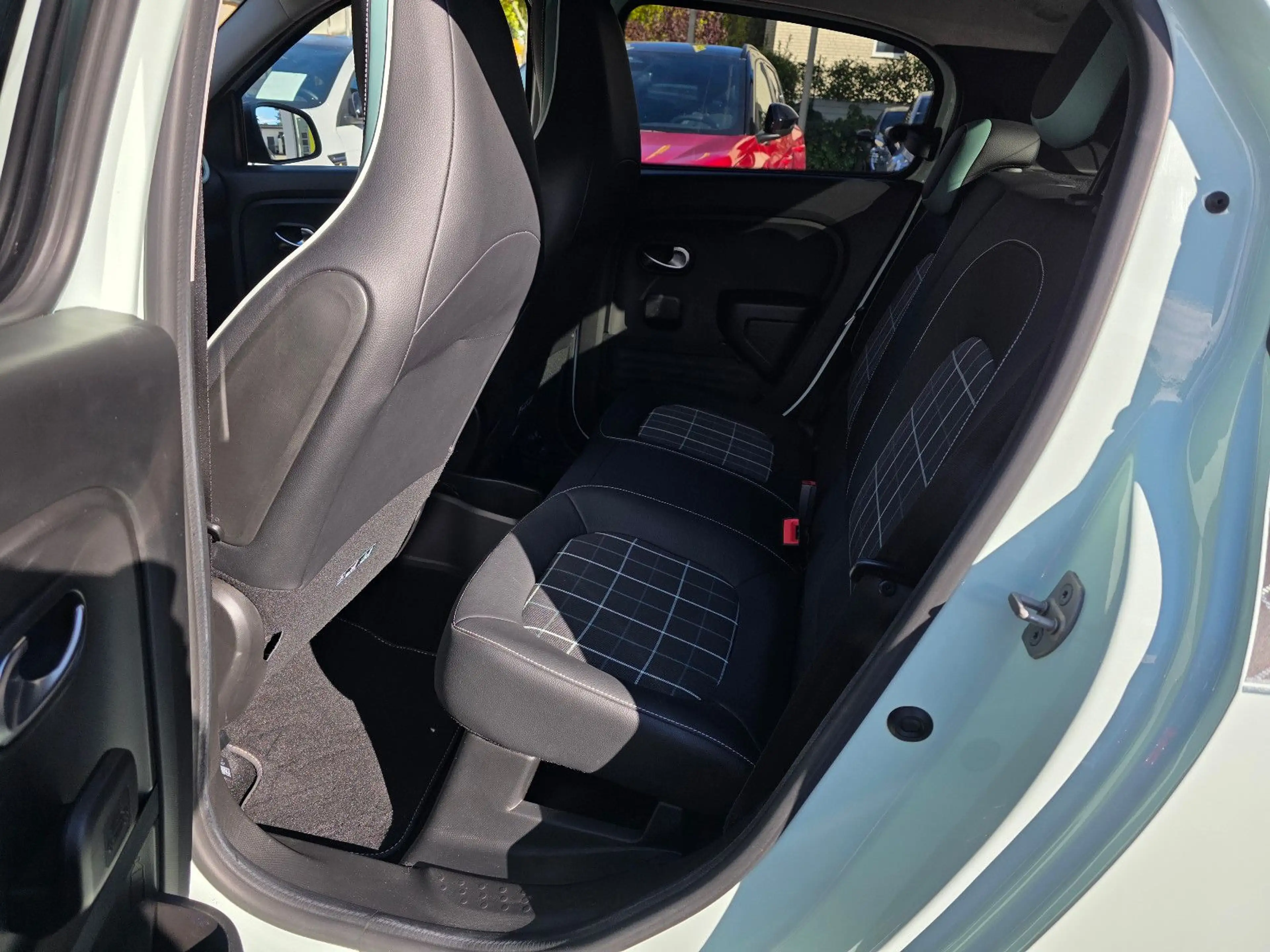 Renault Twingo La Parisienne — photo 9