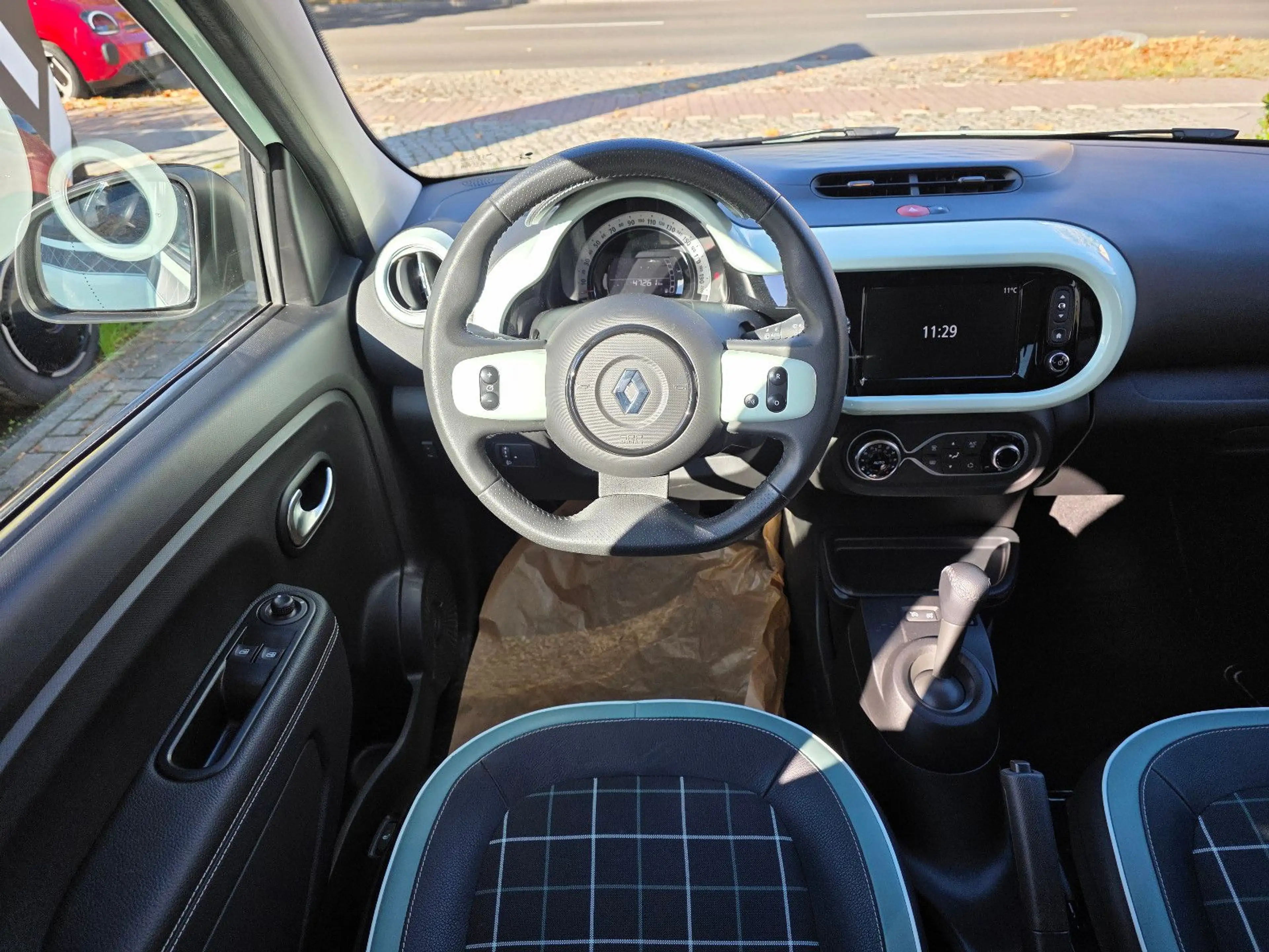 Renault Twingo La Parisienne — photo 10