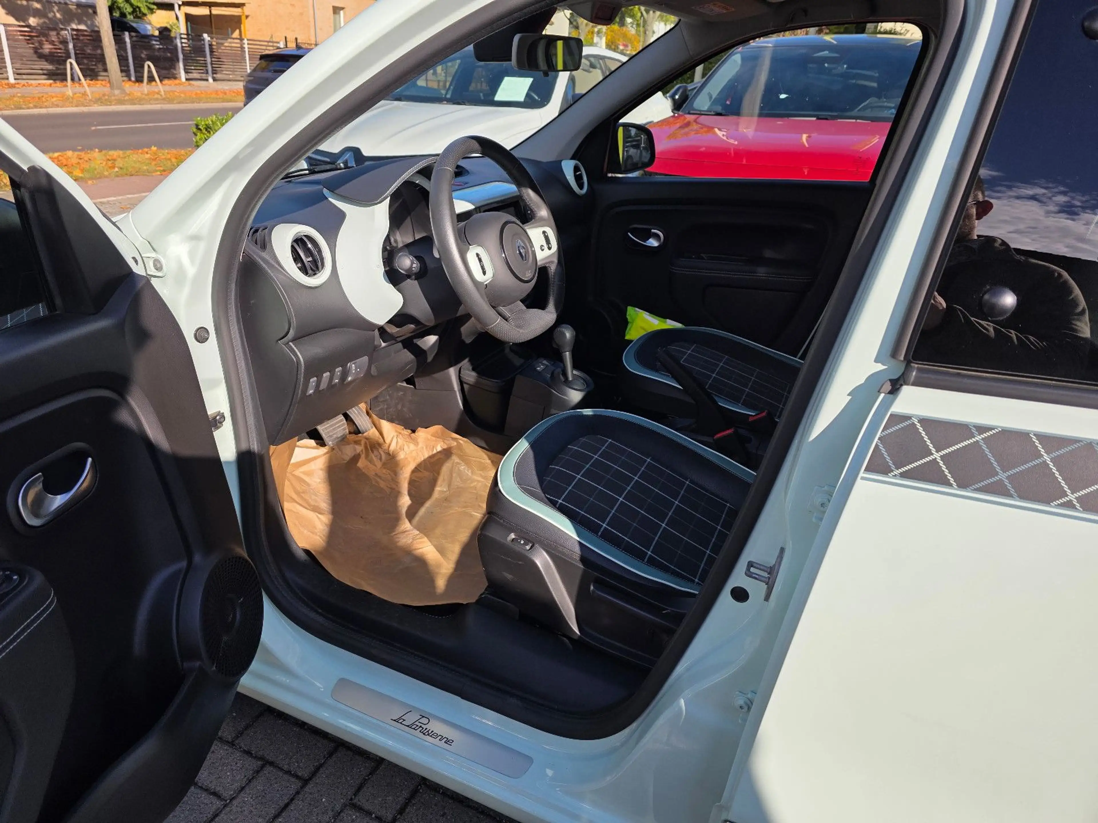 Renault Twingo La Parisienne — photo 11