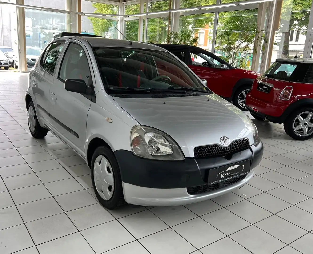 Toyota Yaris 1.0 Klimaanlage HU 04.2027 Grey - 2