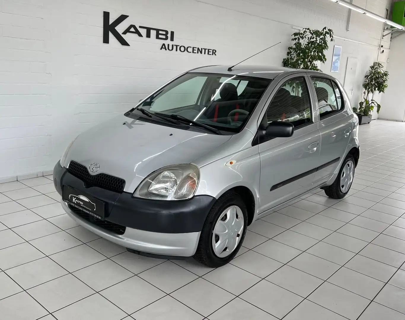 Toyota Yaris 1.0 Klimaanlage HU 04.2027 Grey - 1