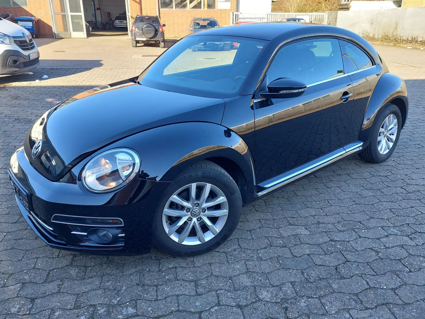 Volkswagen Beetle Design BMT,nur32300 KM,Klima,GRA,PDC,LM,Tüv1/27 Černá - 2
