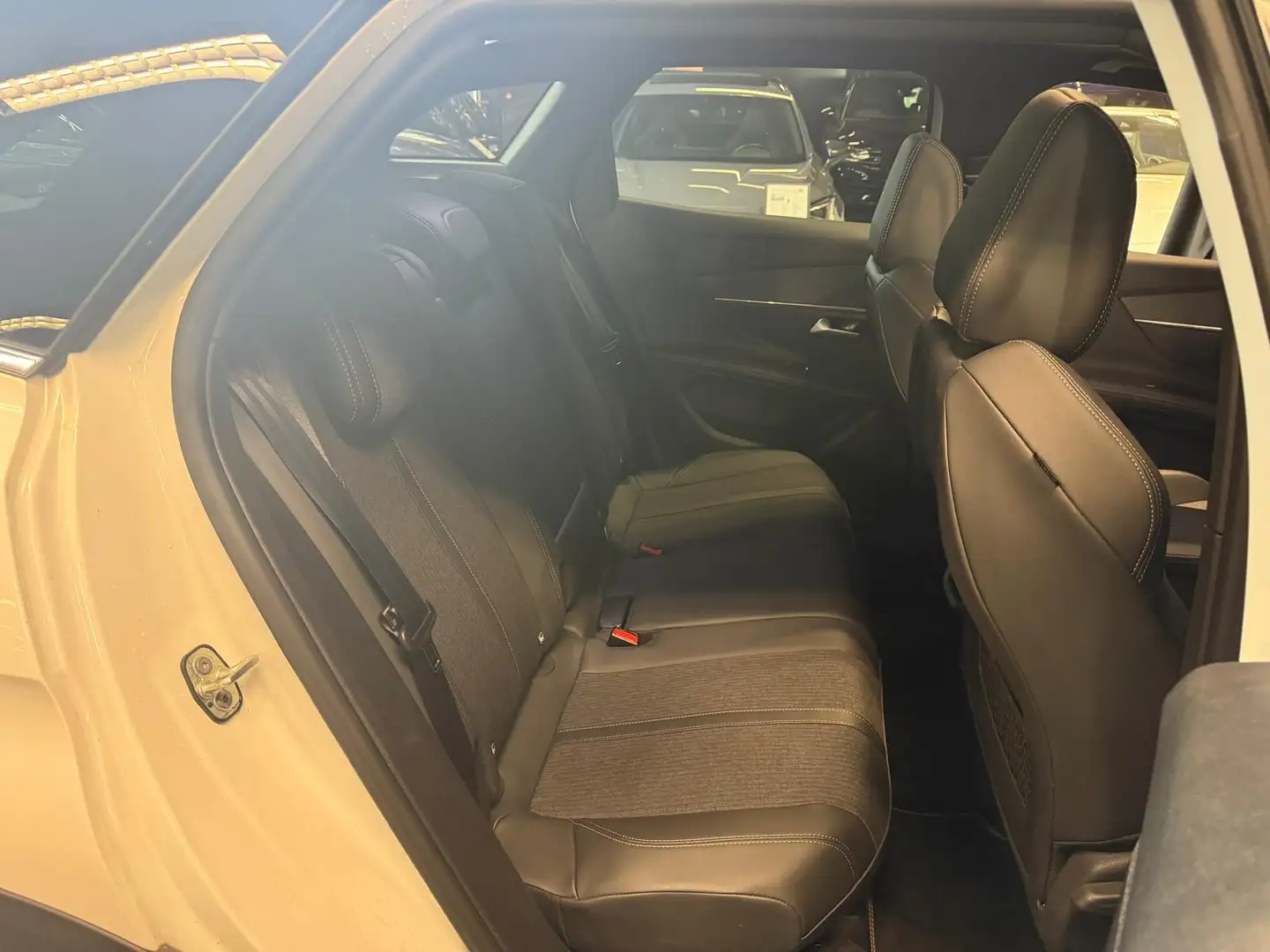 Peugeot 3008 1.2 PureTech GT-Line|PANO|360CAMERA|KEYLESS|CARPLA Wit - 2