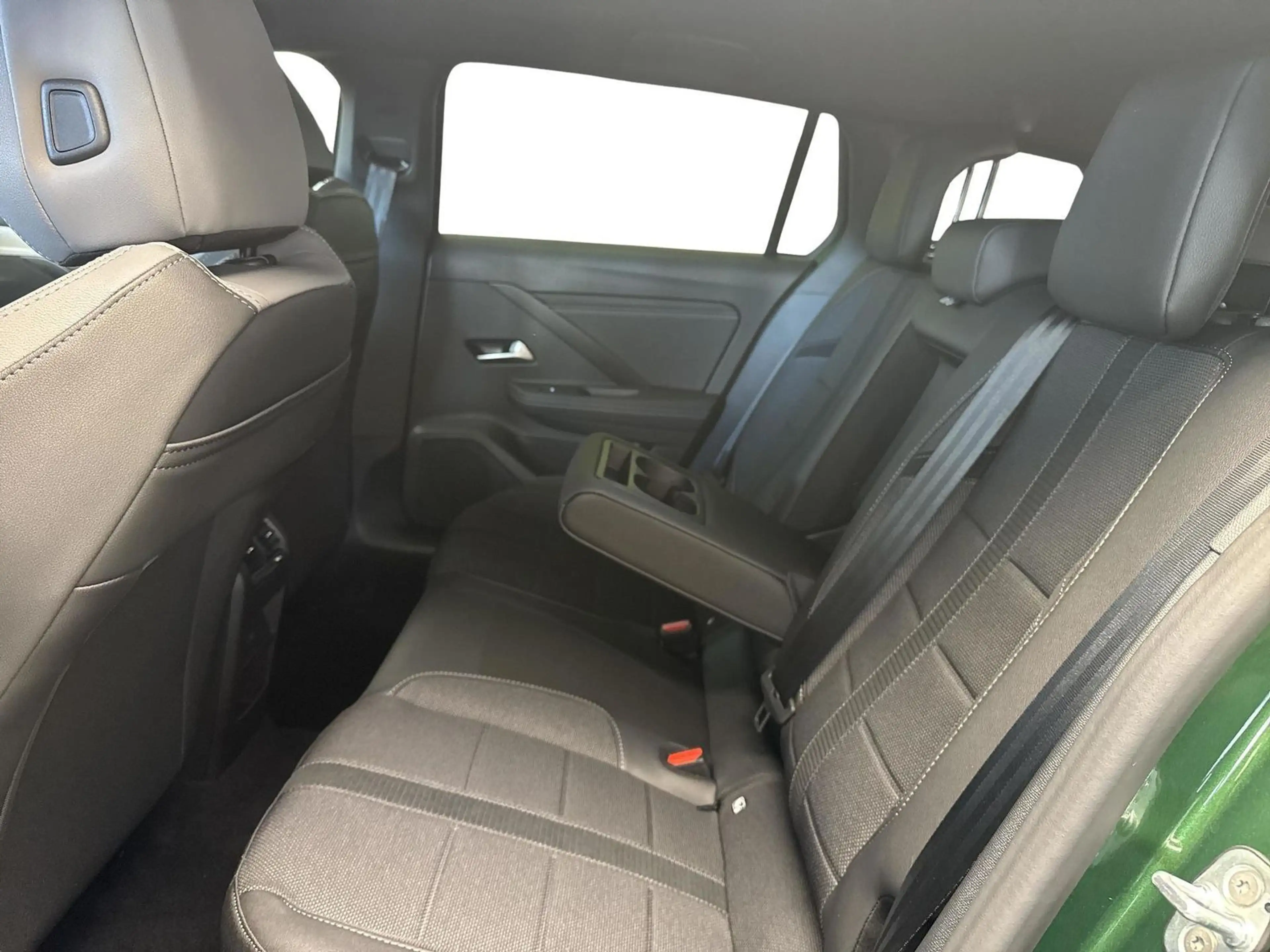 Opel Astra Sports Tourer GS Hybrid 145 PS AHK — photo 8