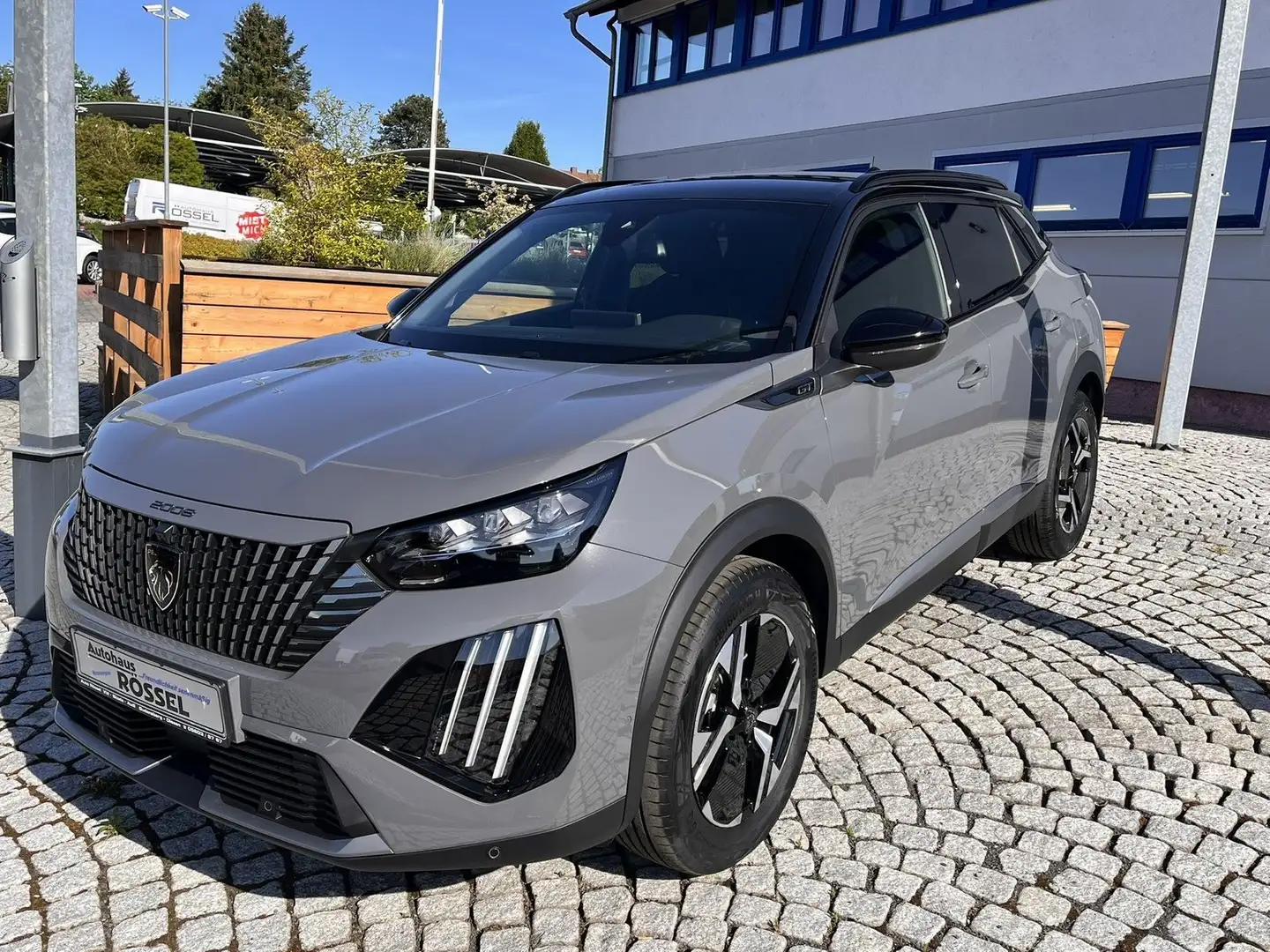 Peugeot 2008 1.2 PureTech GT Automatik Navi 17"Alu Grau - 2