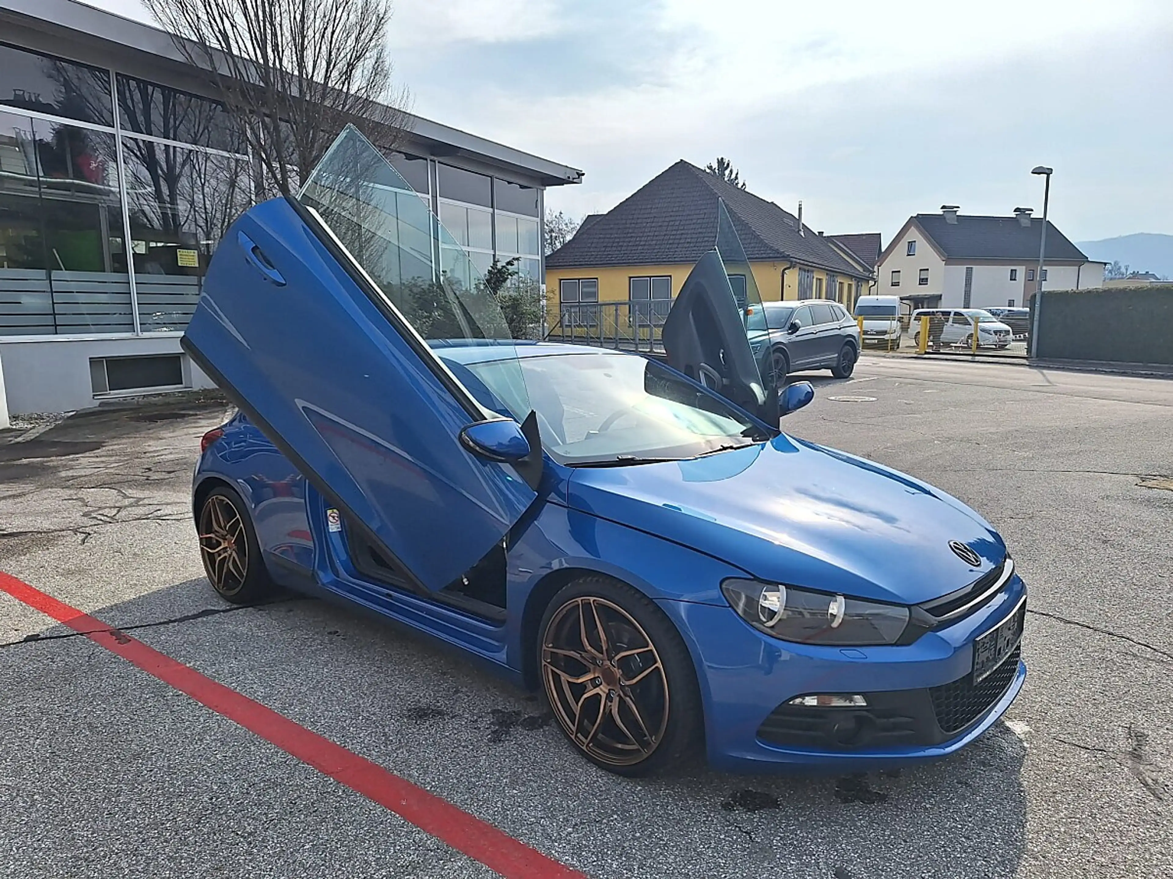 Volkswagen Scirocco 2,0 TSI Turbo-Benzin Getued inkl. Flügeltüren — photo 2