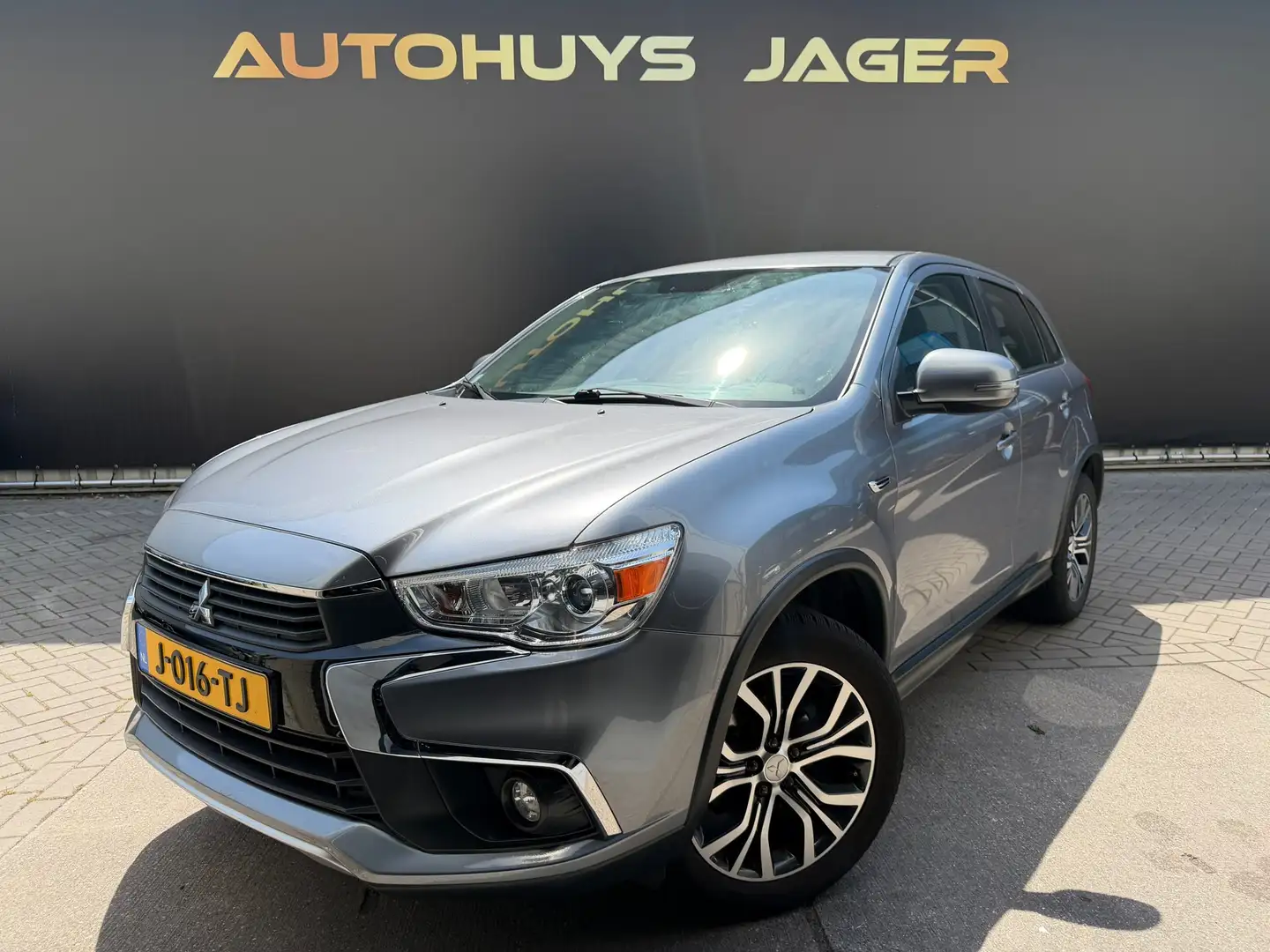 Mitsubishi ASX 1.6 Cleartec Instyle Grijs - 1
