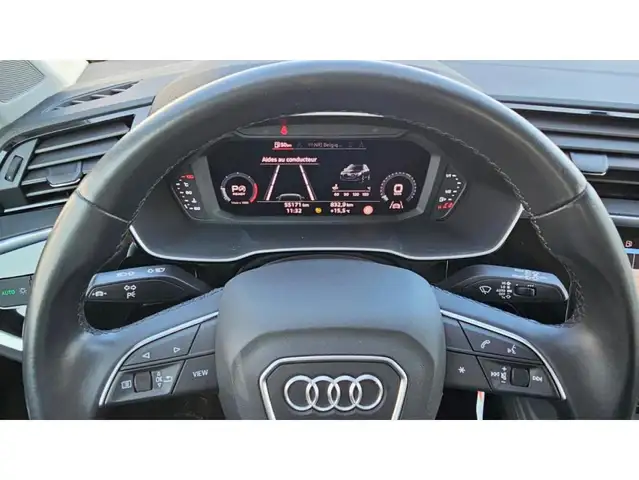Audi Q3 view 6
