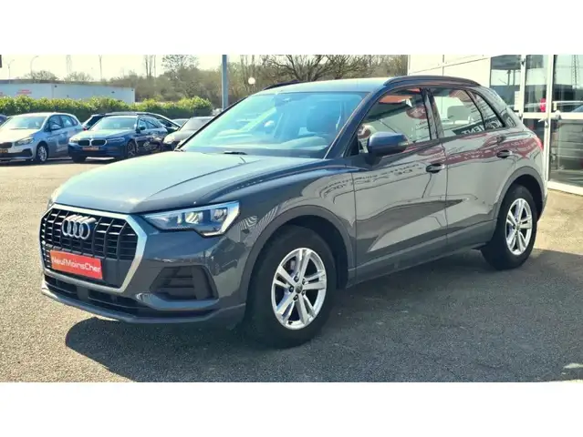 Audi Q3 view 2
