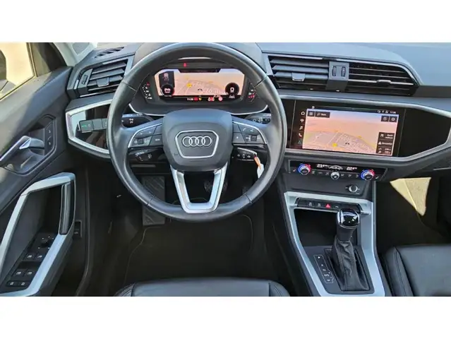 Audi Q3 view 9