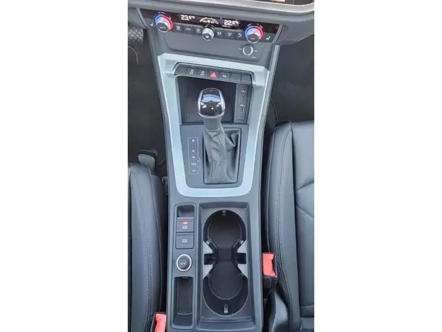Audi Q3 view 10