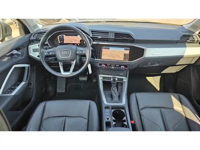 Audi Q3 view 5