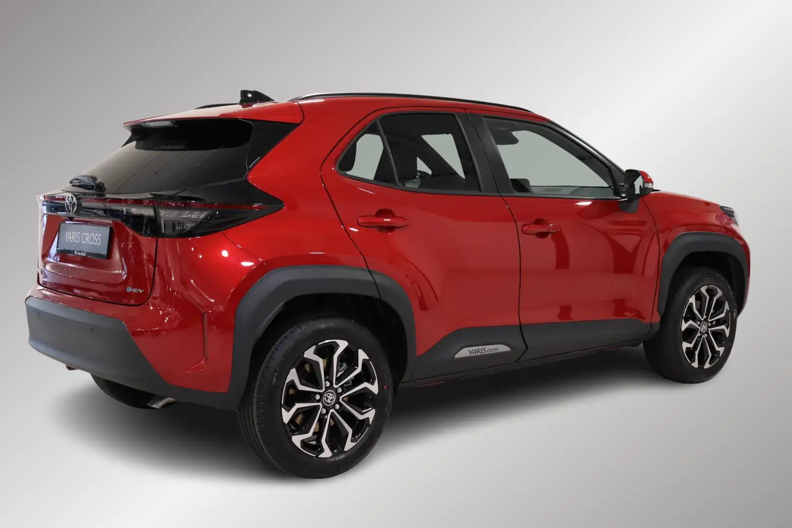 Toyota Yaris Cross 1.5 Hybrid 130 Dynamic, Comfort Pack, BSM, Stoel & Rood - 2