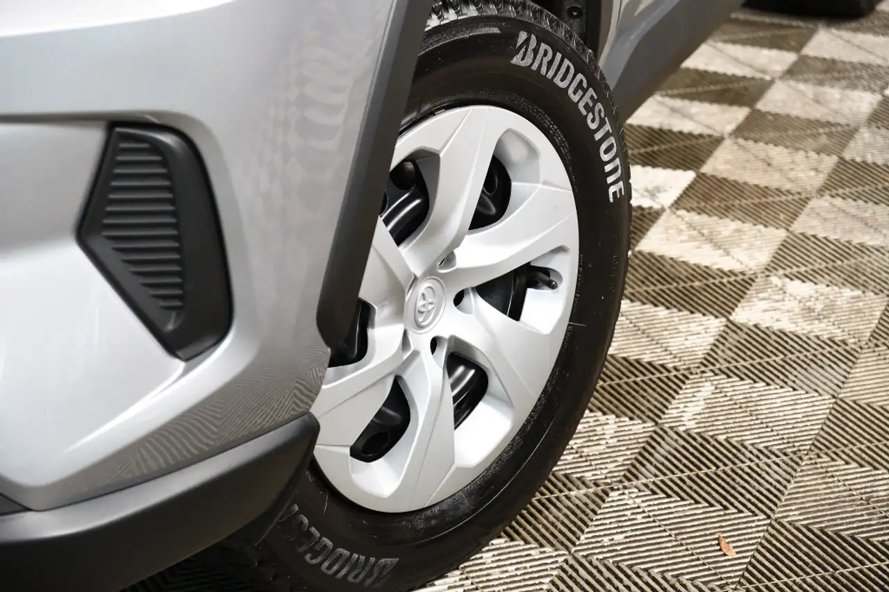 Toyota RAV 4 снимка Toyota RAV 4