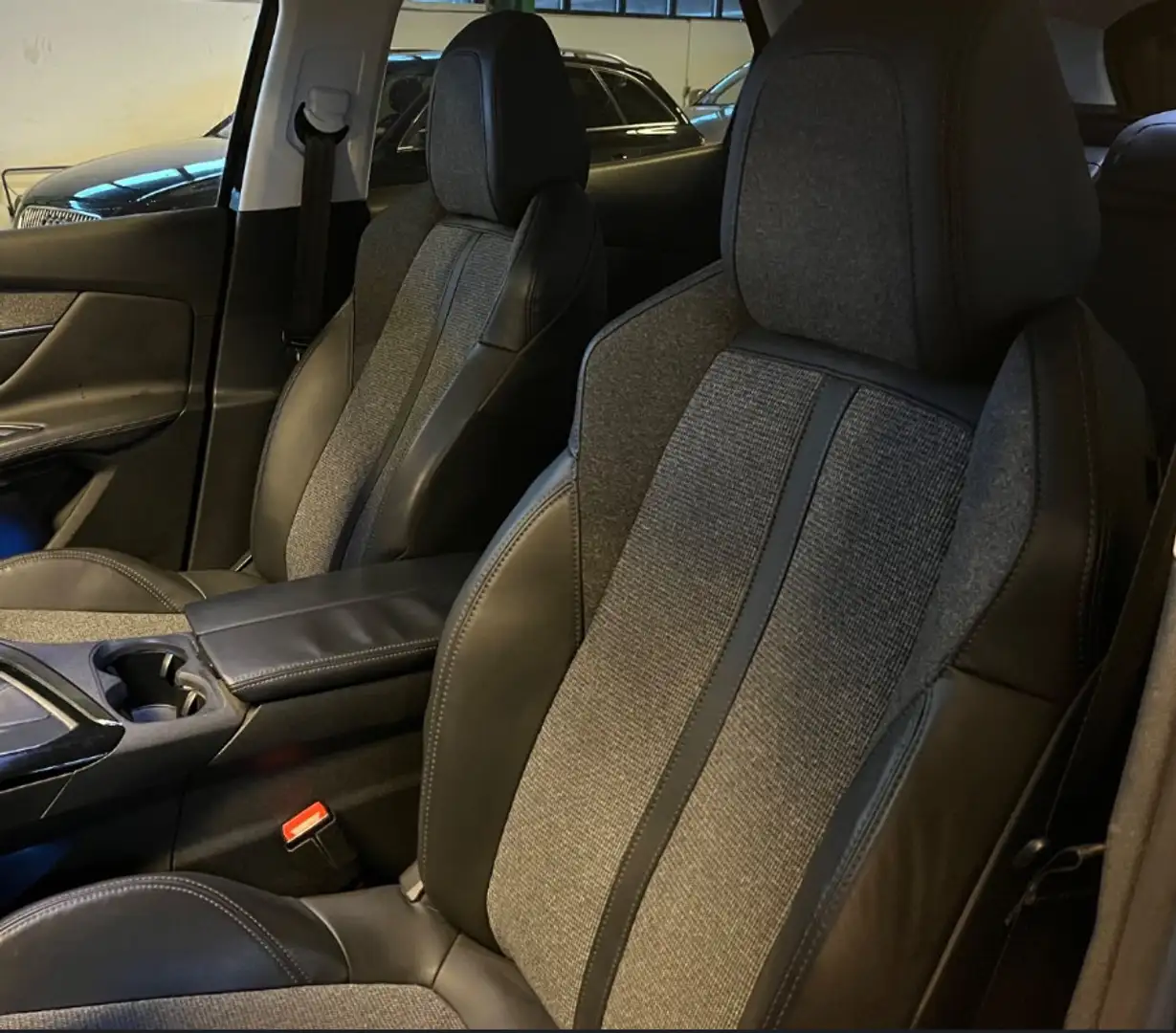 Peugeot 3008 PureTech 130 Stop & Start EAT6 Allure - 1