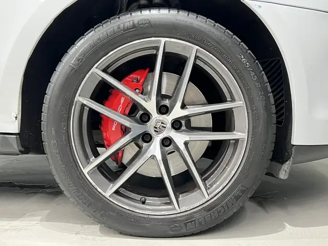 Porsche Macan view 11
