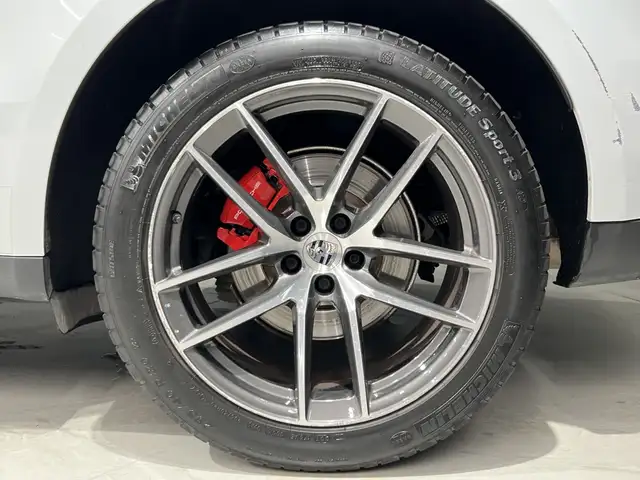 Porsche Macan view 12