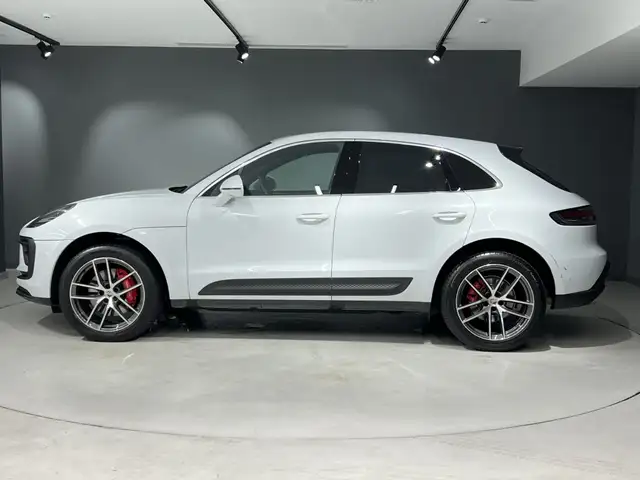 Porsche Macan view 2