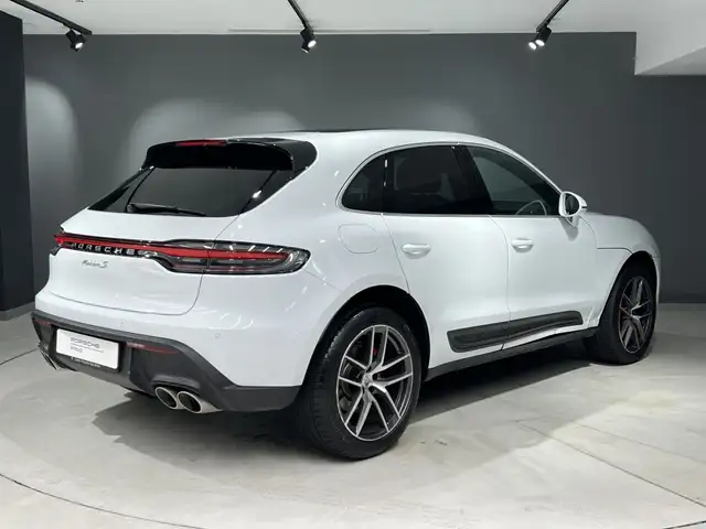 Porsche Macan view 5