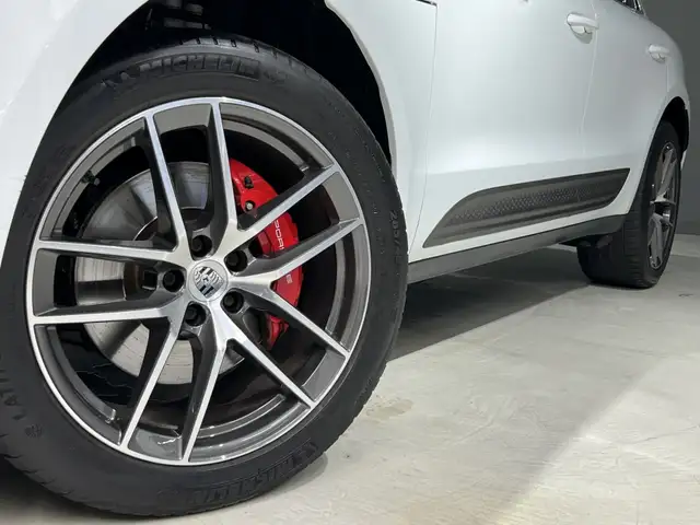 Porsche Macan view 13