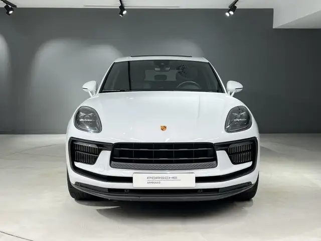 Porsche Macan view 8