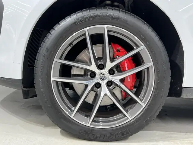 Porsche Macan view 9