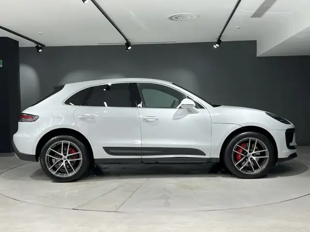 Porsche Macan view 6