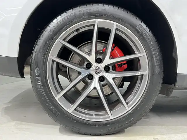 Porsche Macan view 10