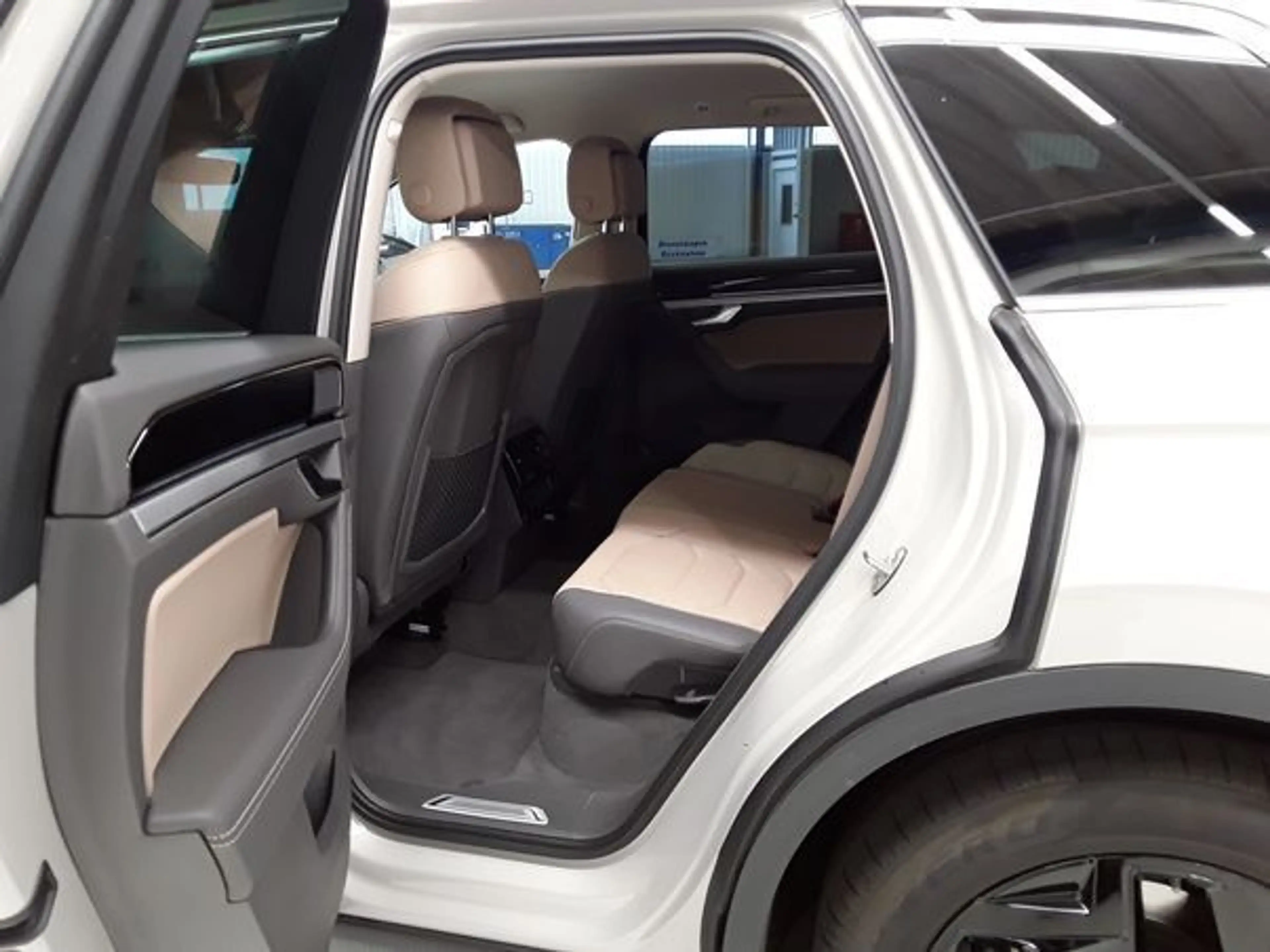 Volkswagen Touareg ELEGANCE 3.0TDI 231PS NP.105T ACC.5J-G.AHK.STHZG.K — photo 7