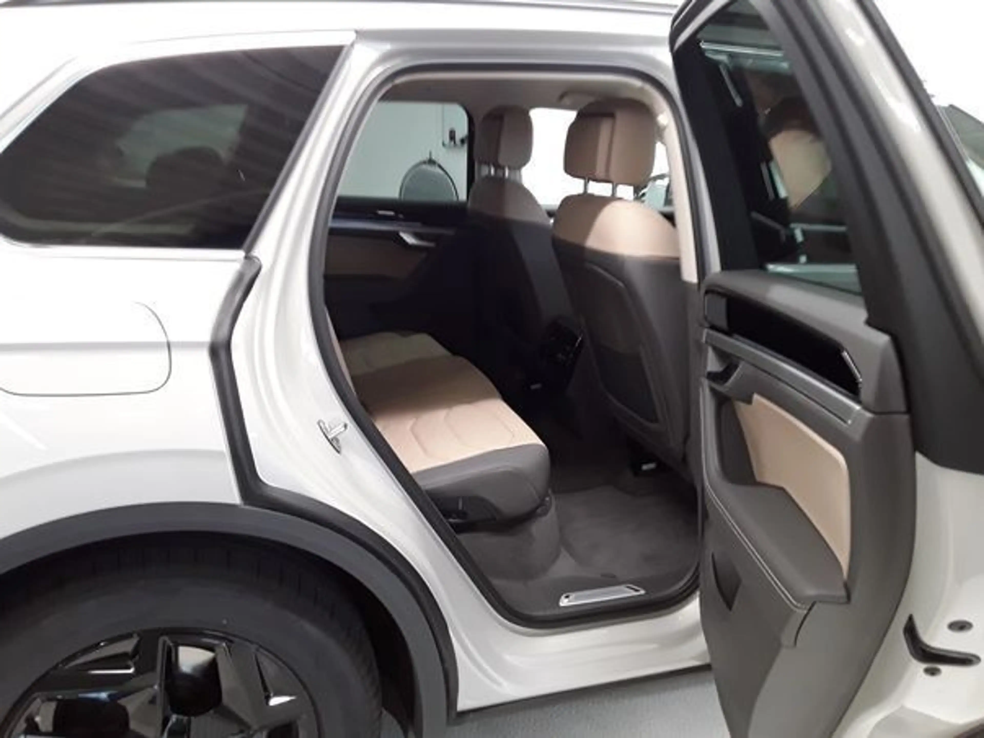 Volkswagen Touareg ELEGANCE 3.0TDI 231PS NP.105T ACC.5J-G.AHK.STHZG.K — photo 9