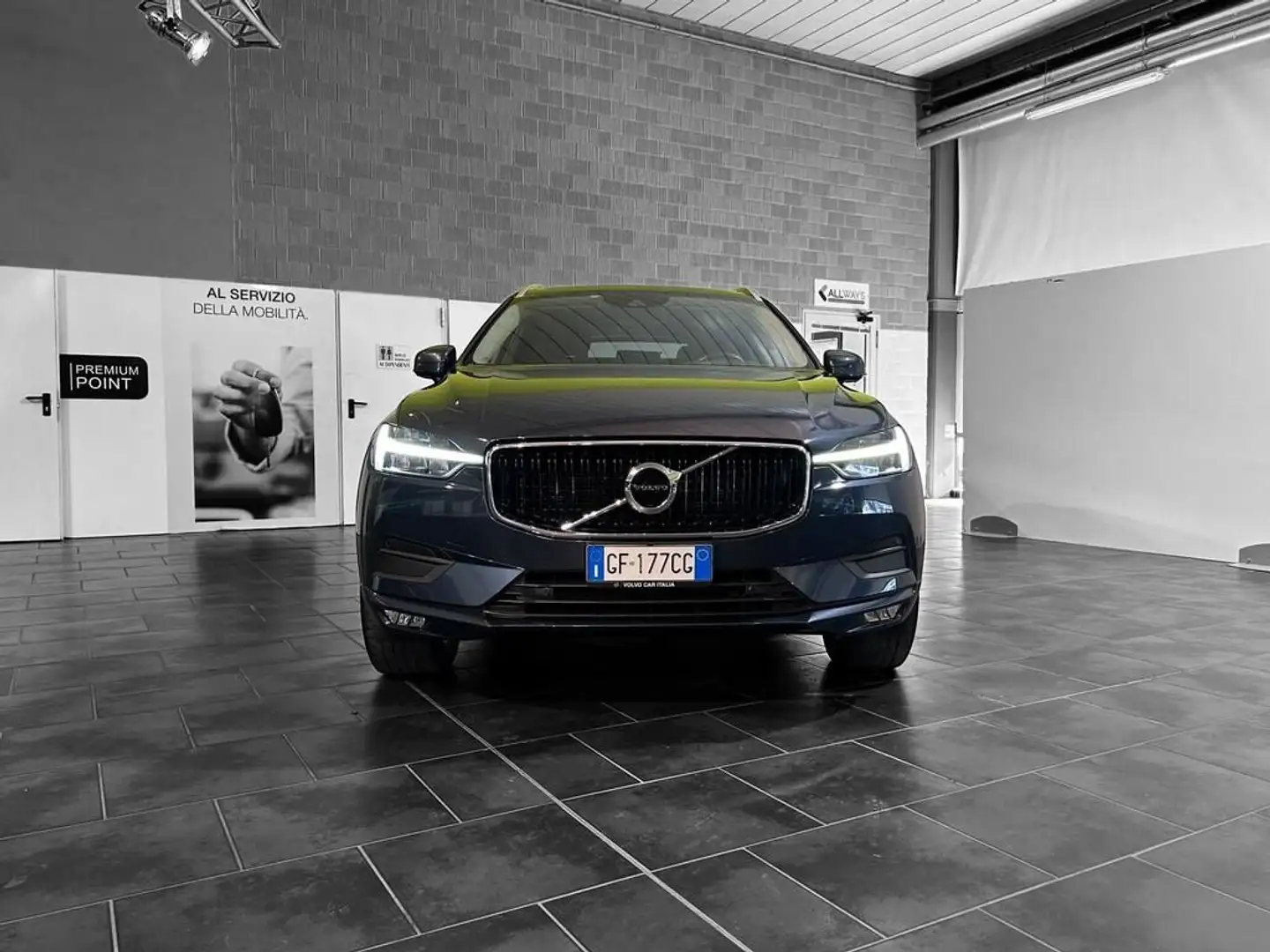 Volvo XC60 2.0 B4 Momentum Pro auto Blu/Azzurro - 2