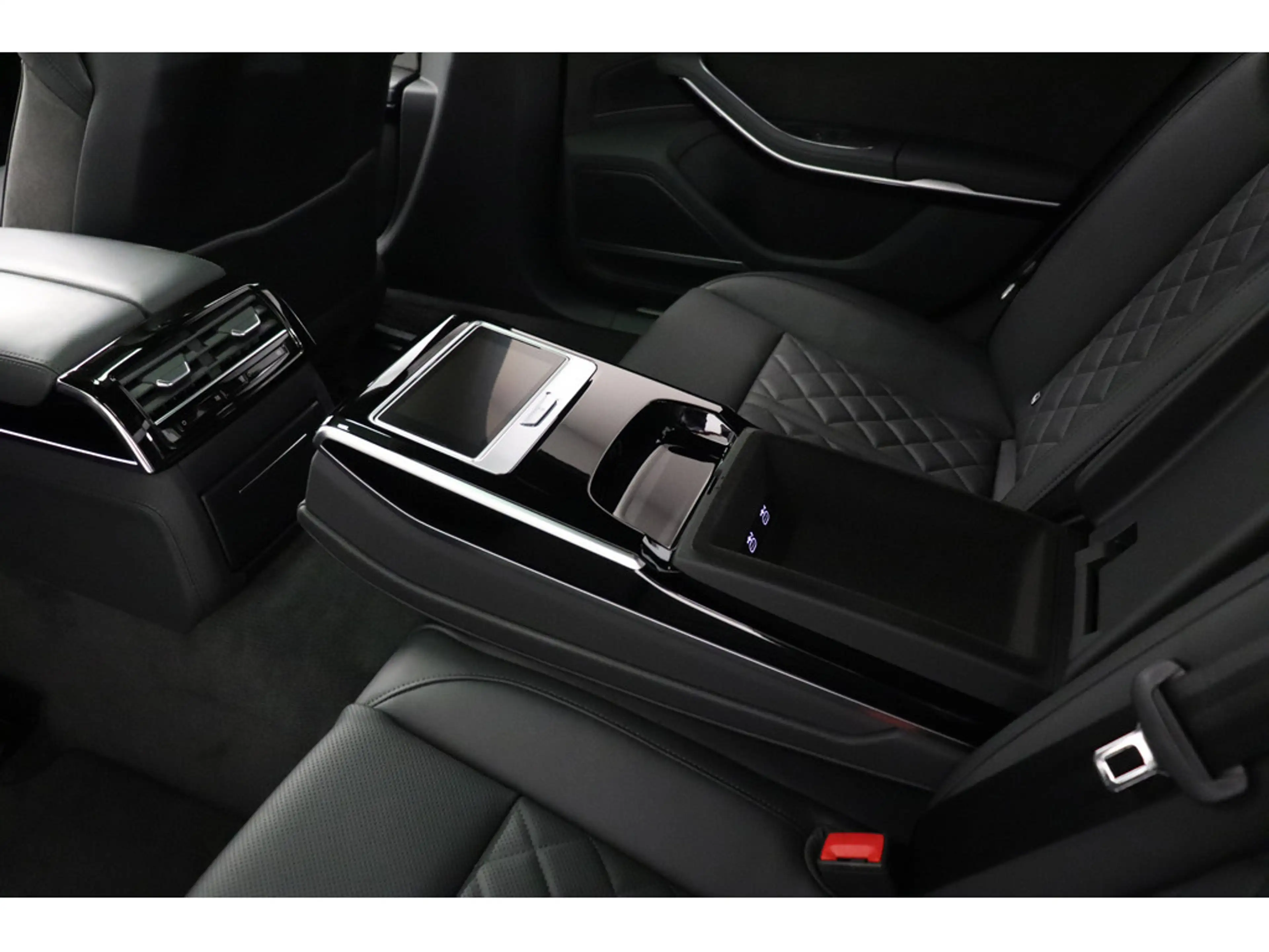 Audi A8 60 3.0 TFSI e quattro #Panorama #LEDER — photo 12