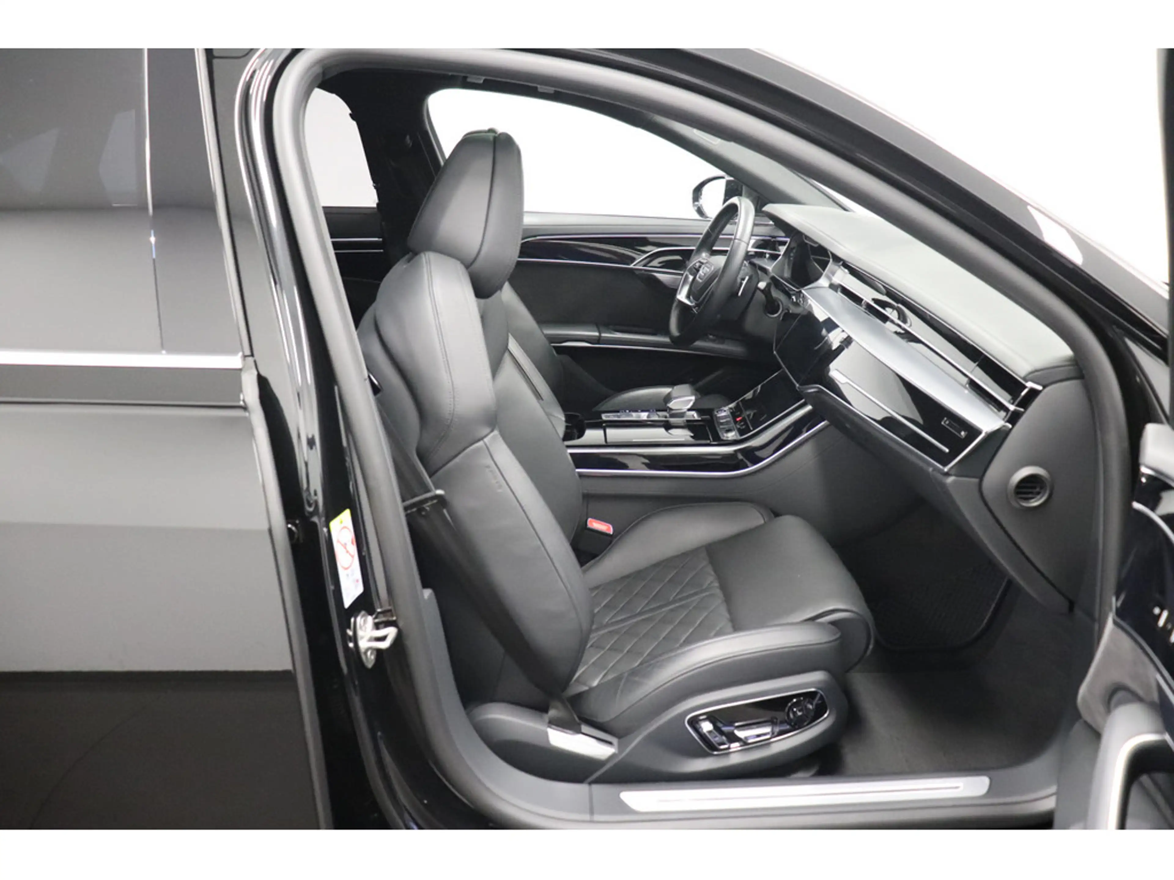 Audi A8 60 3.0 TFSI e quattro #Panorama #LEDER — photo 13