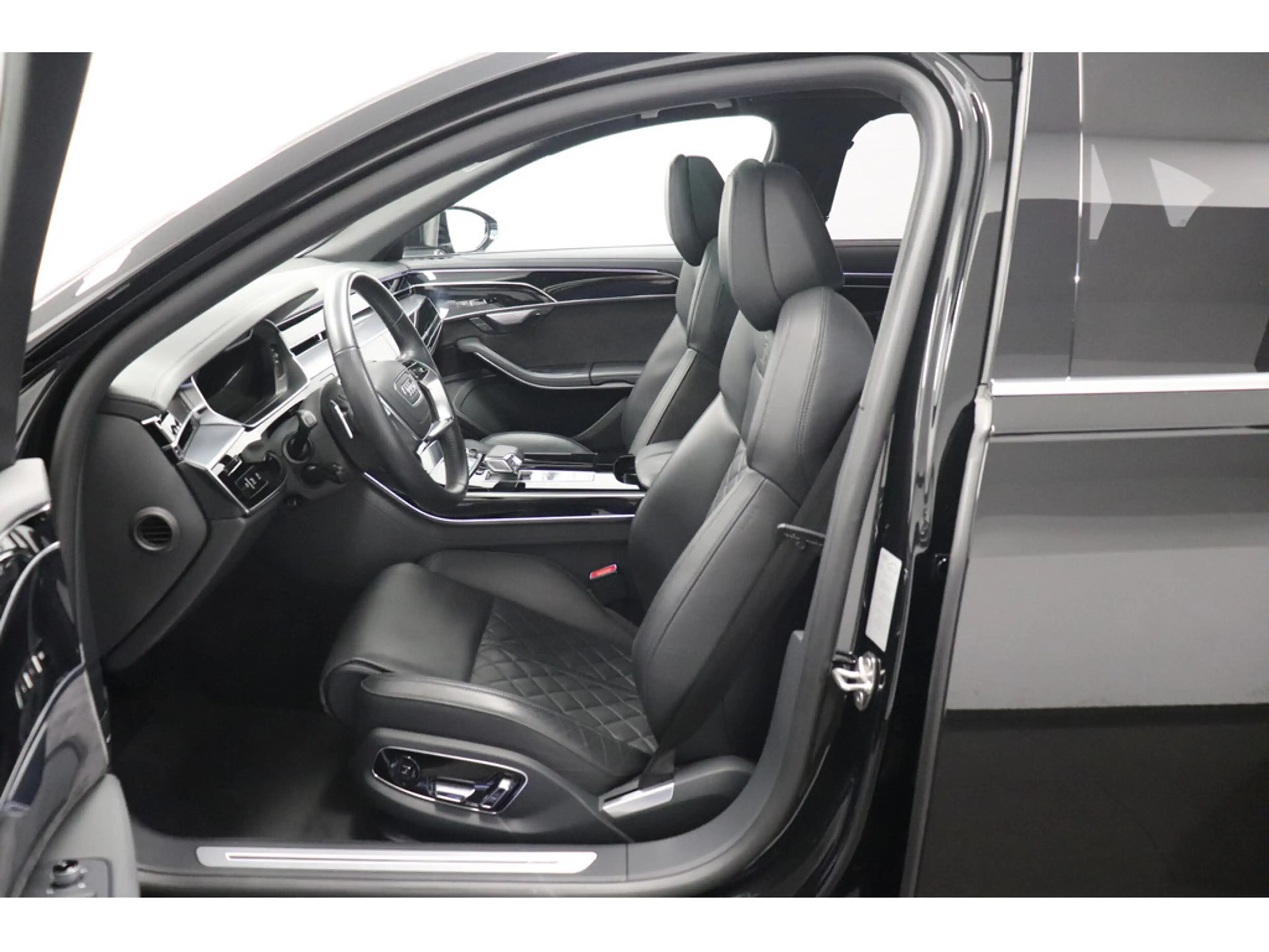 Audi A8 60 3.0 TFSI e quattro #Panorama #LEDER — photo 8