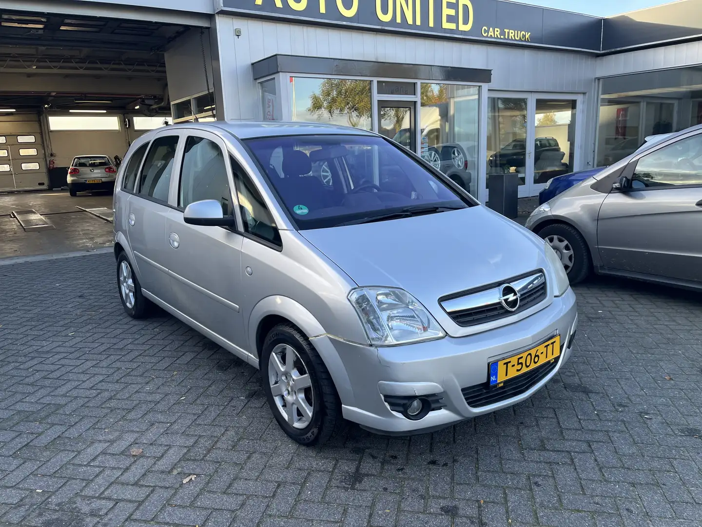 Opel Meriva 1.6-16V Essentia Grijs - 1