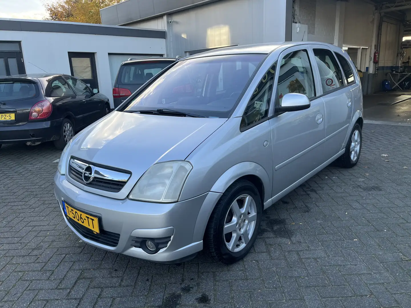 Opel Meriva 1.6-16V Essentia Grijs - 2