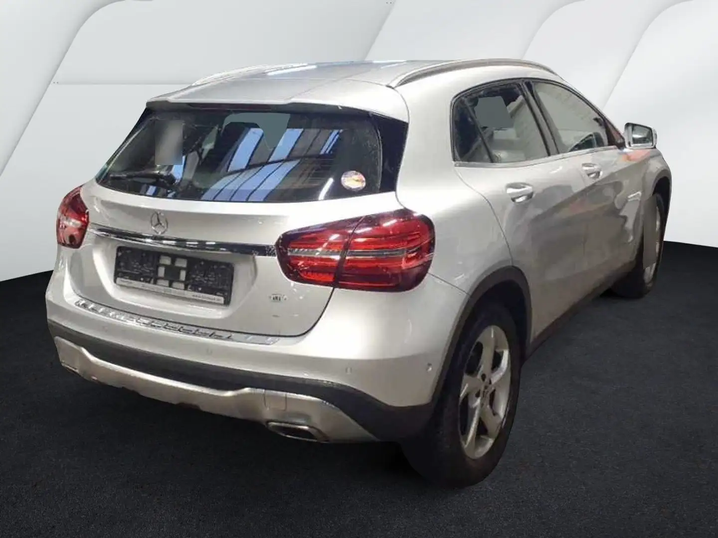 Mercedes-Benz GLA 200 115kW 7-Gang 7G-Tronic Silber - 2